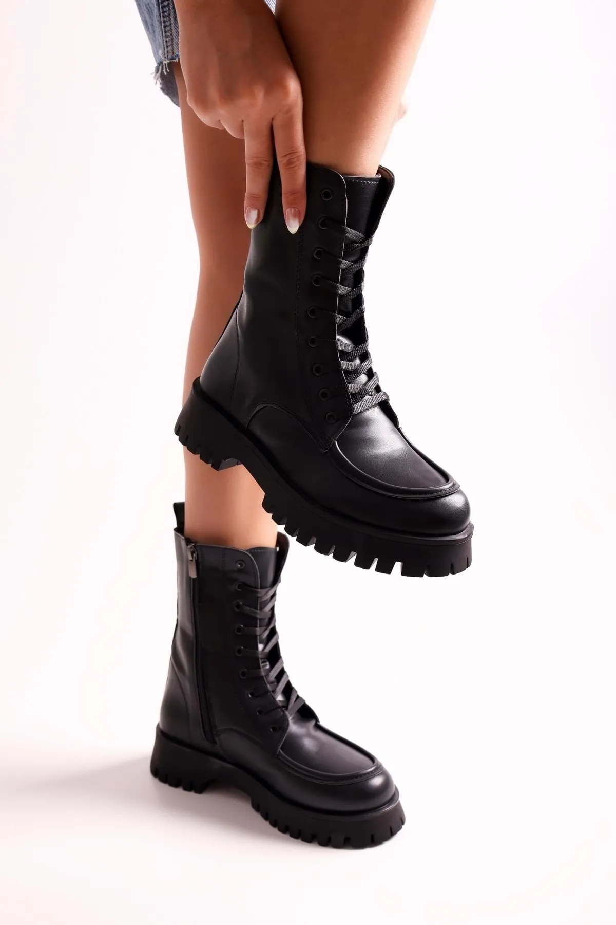 Shoeberry  Damen Colette Schwarze Stiefel Schwarze Haut