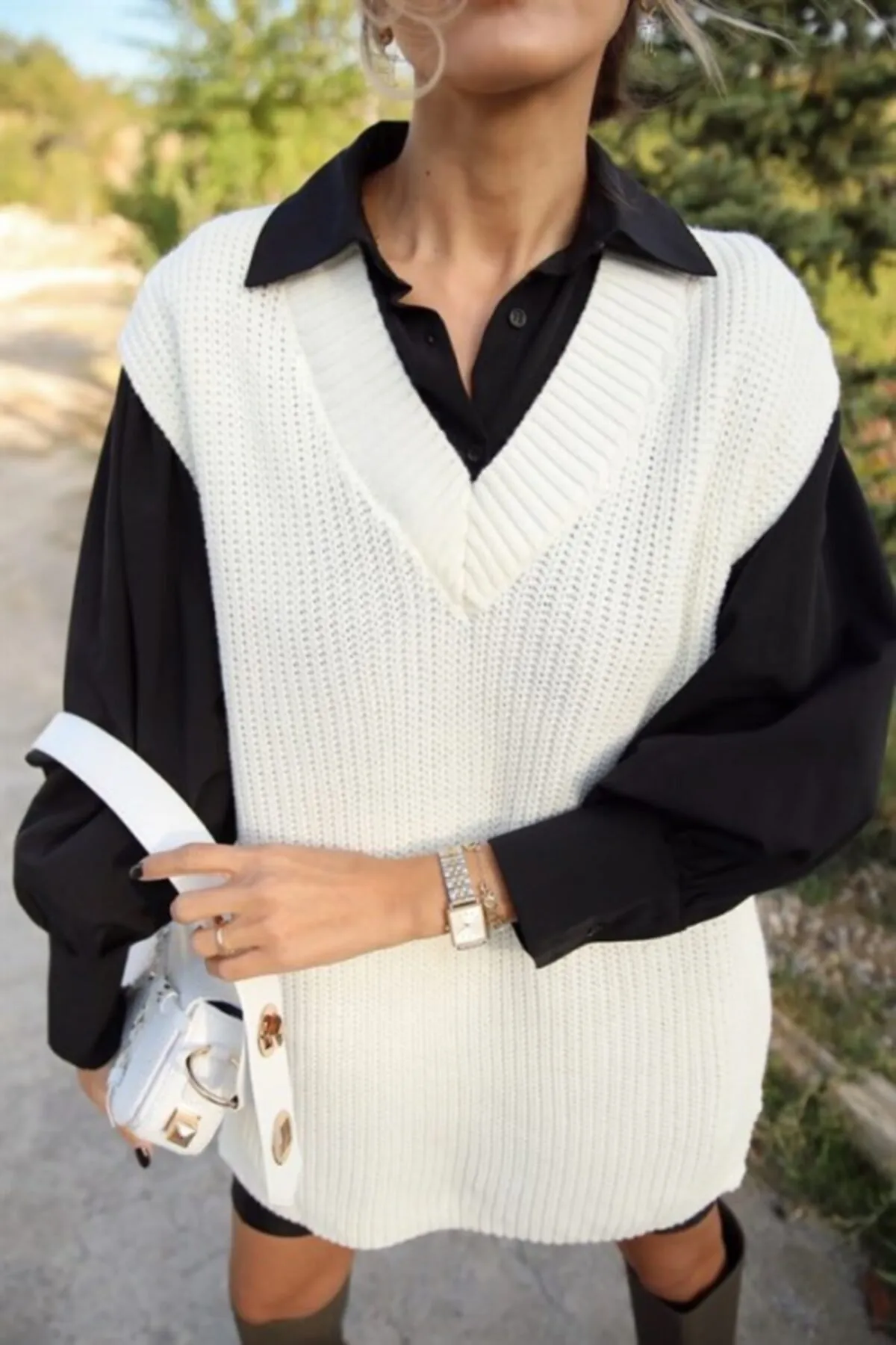 Tüy boutique  Ecrufarbener Thessaloniki-Pullover mit V-Ausschnitt für Damen