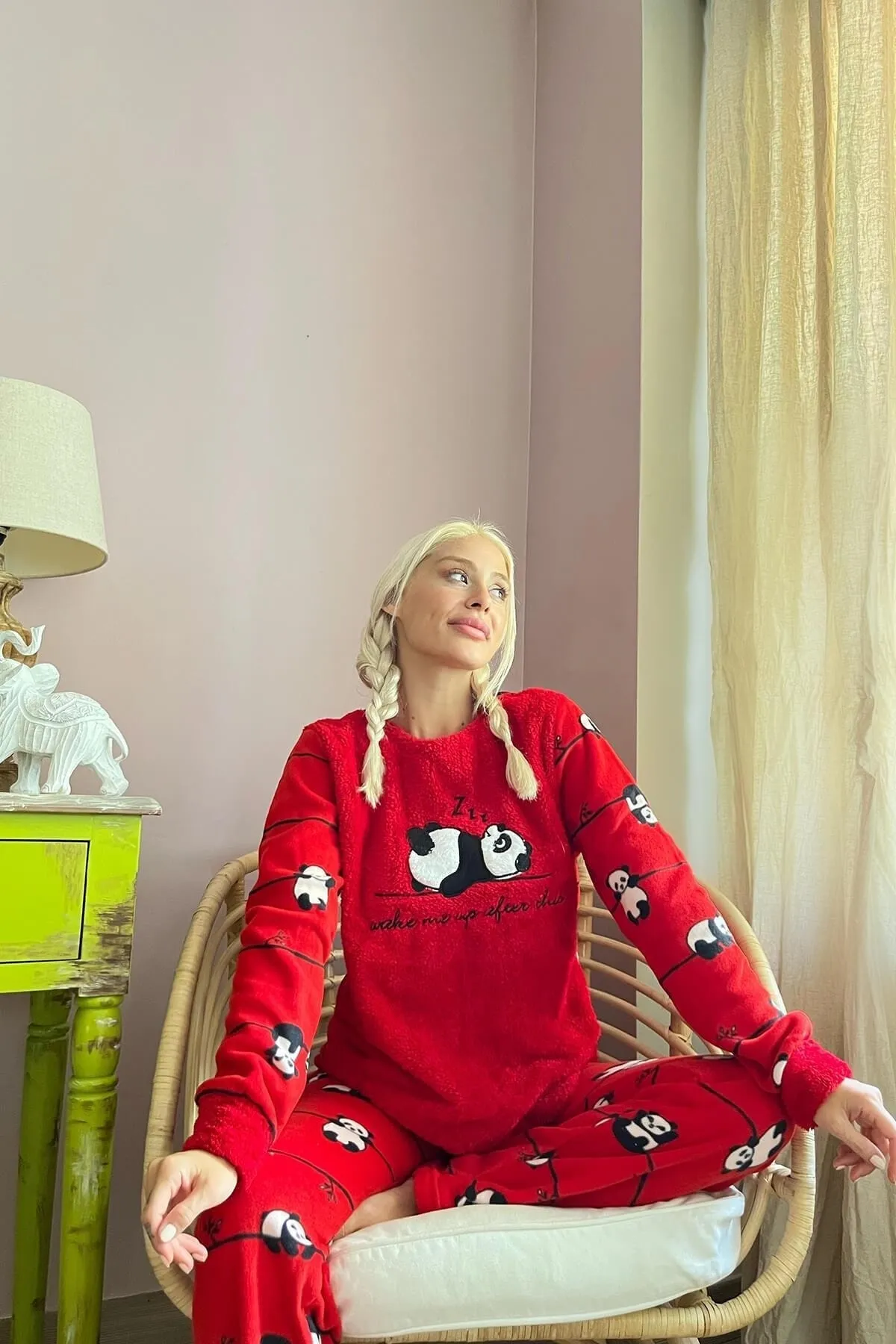 Pijamaevi  Red Zzz Wake gemustertes Plüsch-Pyjama-Set für Damen
