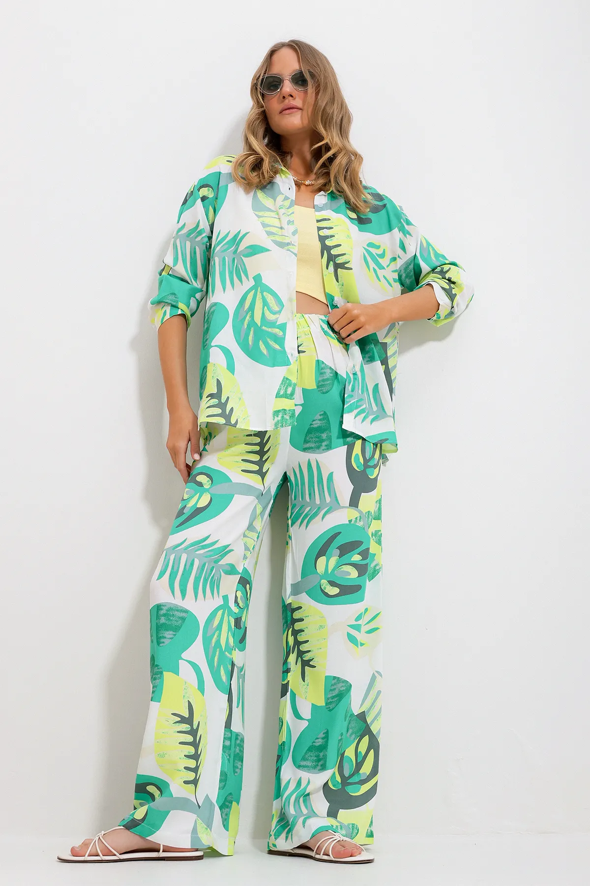 Trend Alaçatı Stili  Grünes gemustertes Damen-Set aus Hemd und Hose, Oberteil und Unterteil, gewebt, Alc-X11747