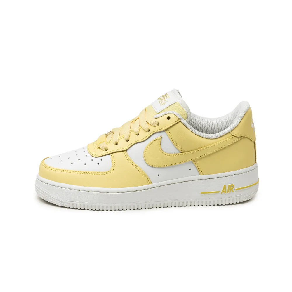 Nike Wmns Air Force 1 07 HF0119-700 / gelb