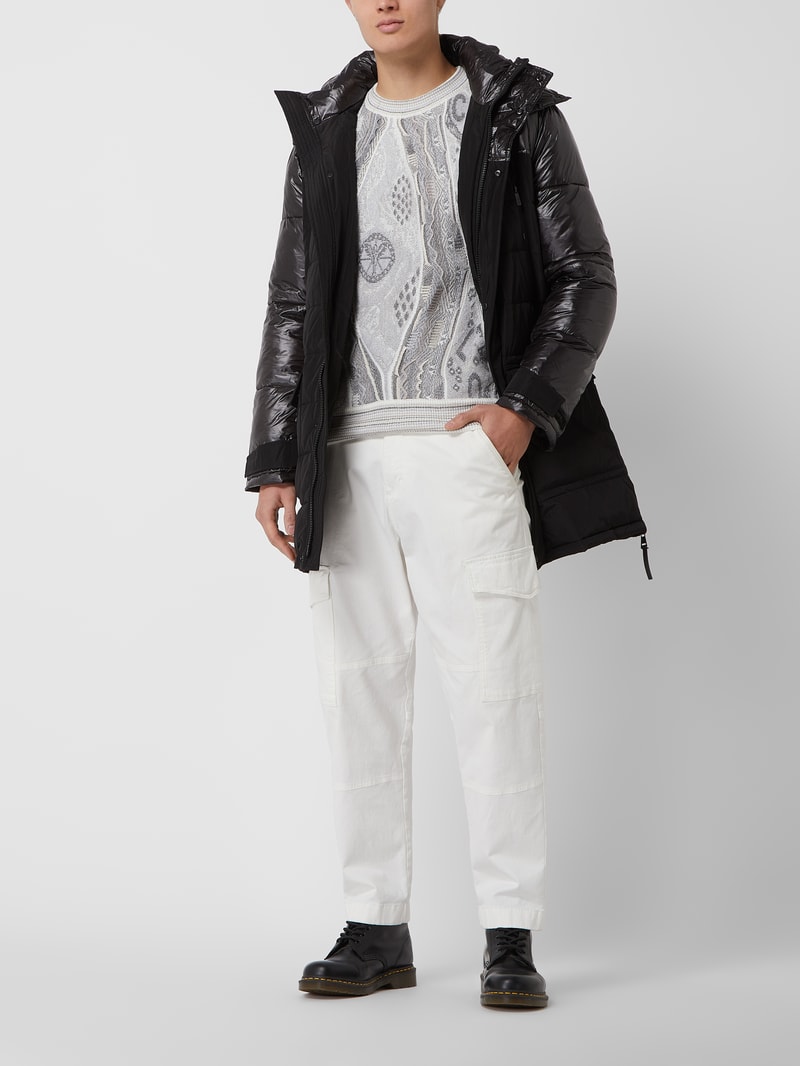 Steppjacke mit abnehmbarer Kapuze in schwarz
