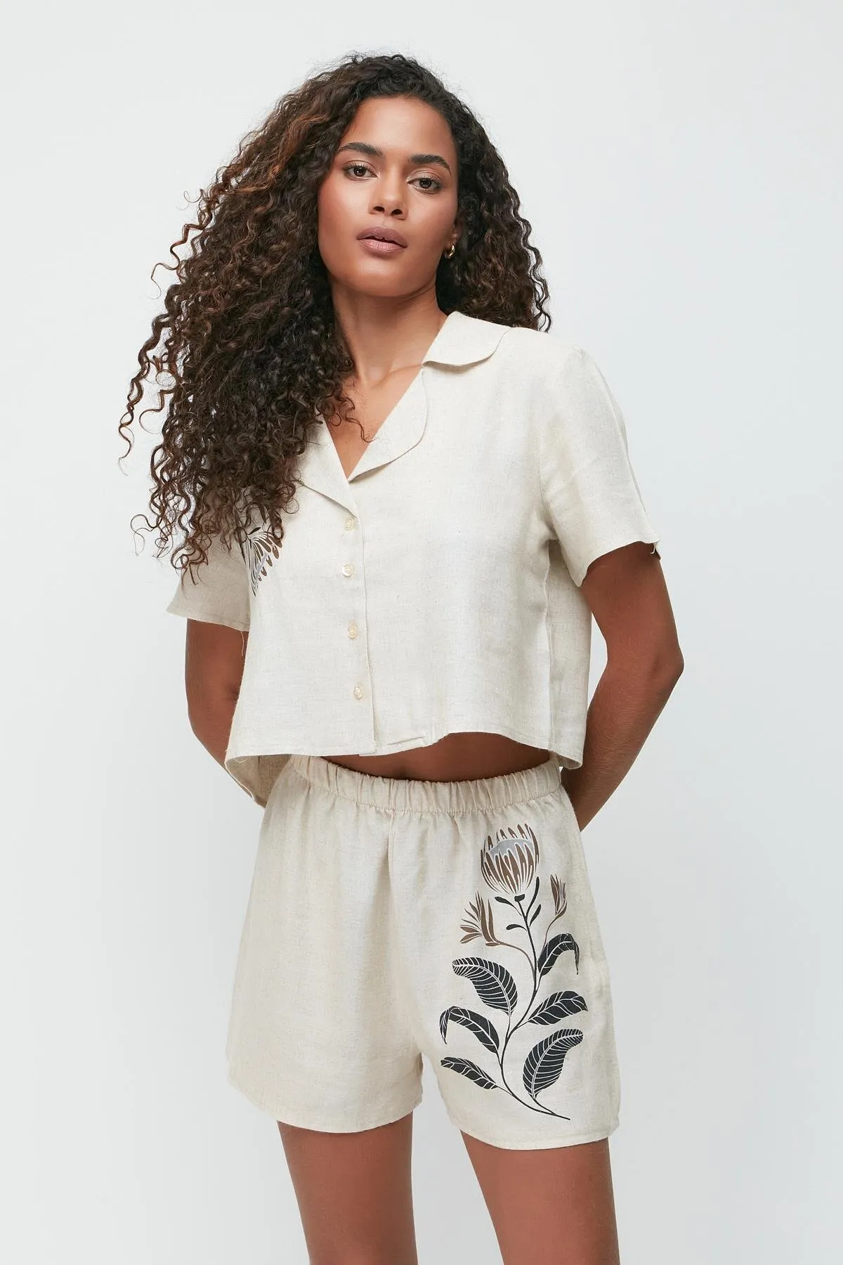 C&City  Kurzarm-Hemd-Shorts-Set aus Leinen mit Bedruckung 9144 Beige