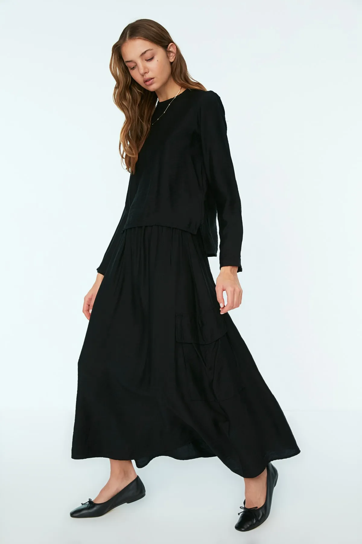 Trendyol Modest  Schwarzes Aerobin Bluse-Rock-Set mit Taschendetail TCTSS22US0087