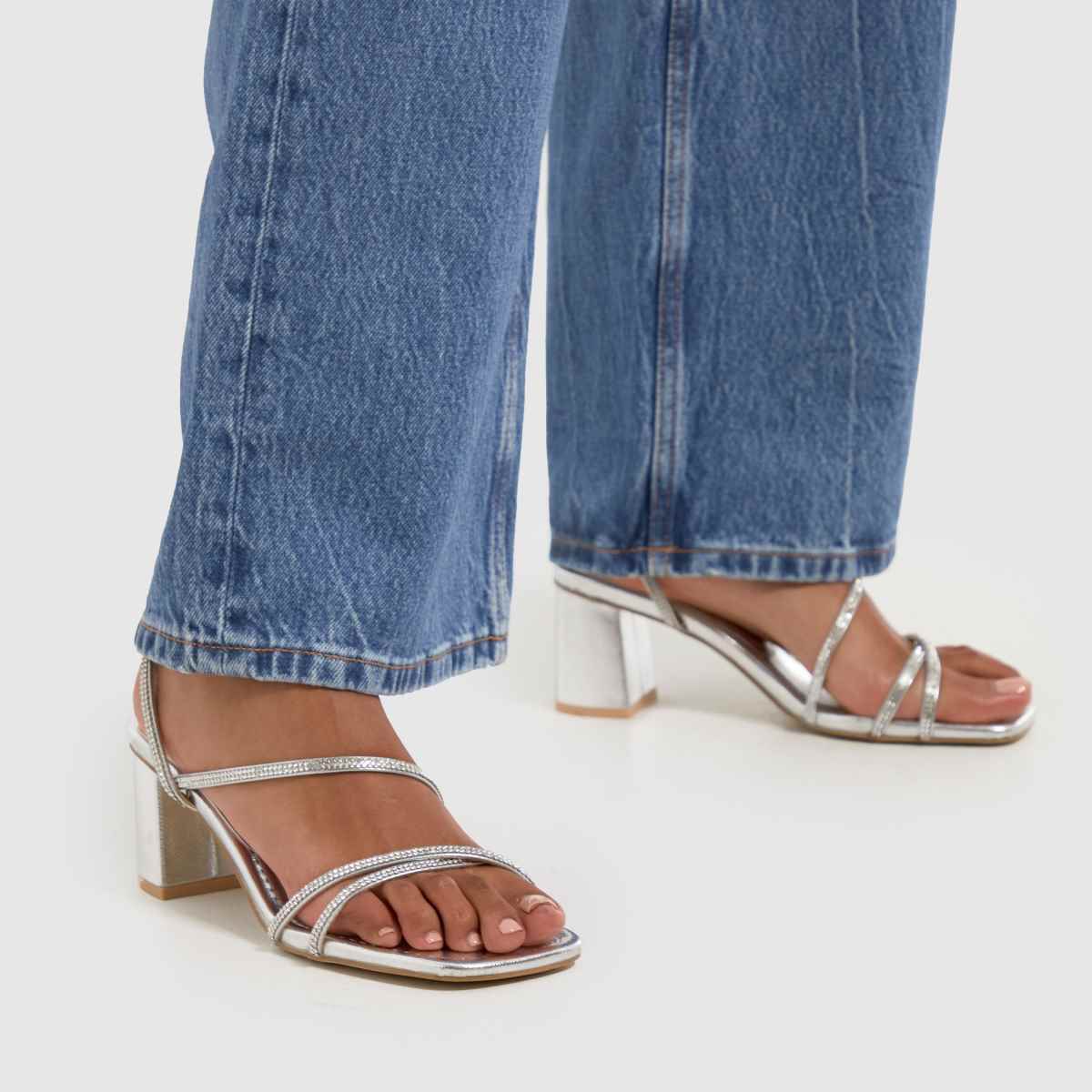 Schuh – Sully – Silverfärgade höga klackar med utsmyckade blockmönster