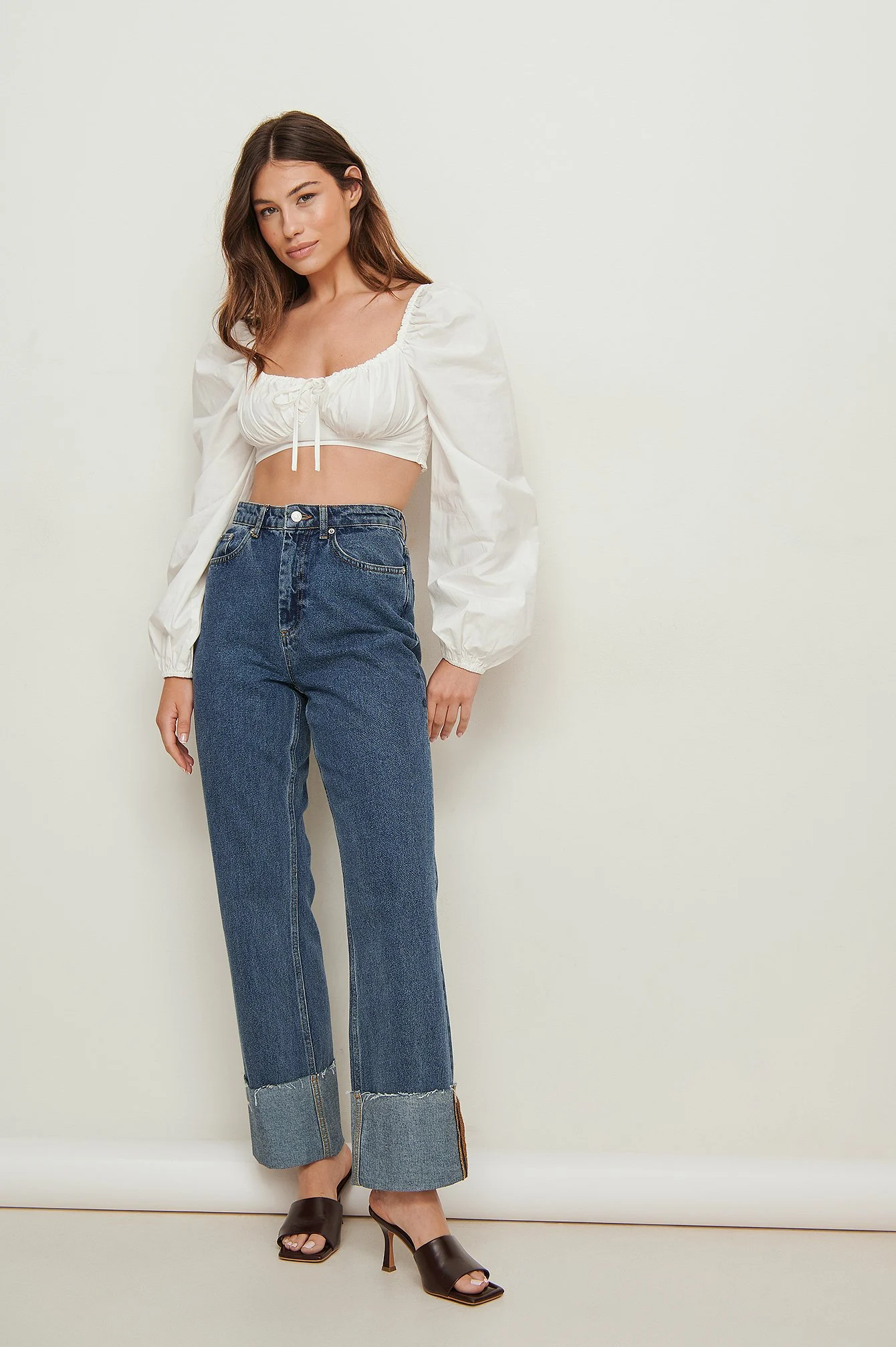 Recycelte Baumwollbluse mit langen Ärmeln und Rüschen