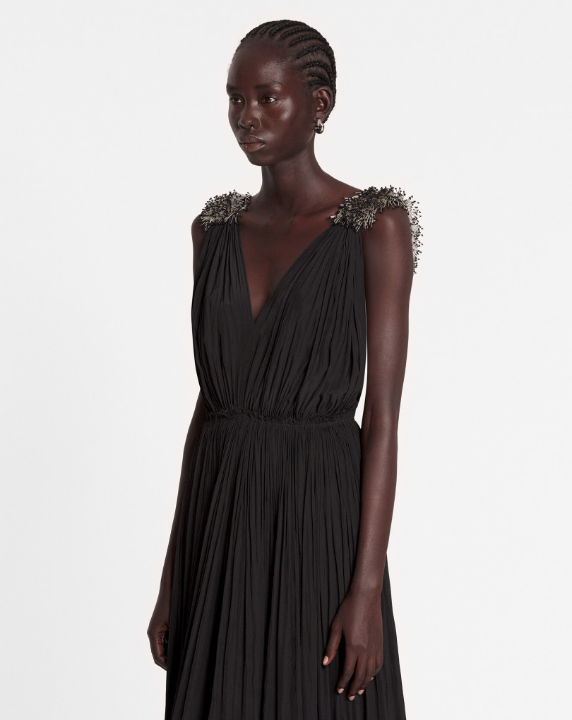 ROBE DU SOIR LONGUE EN CHARMEUSE ET BRODERIES