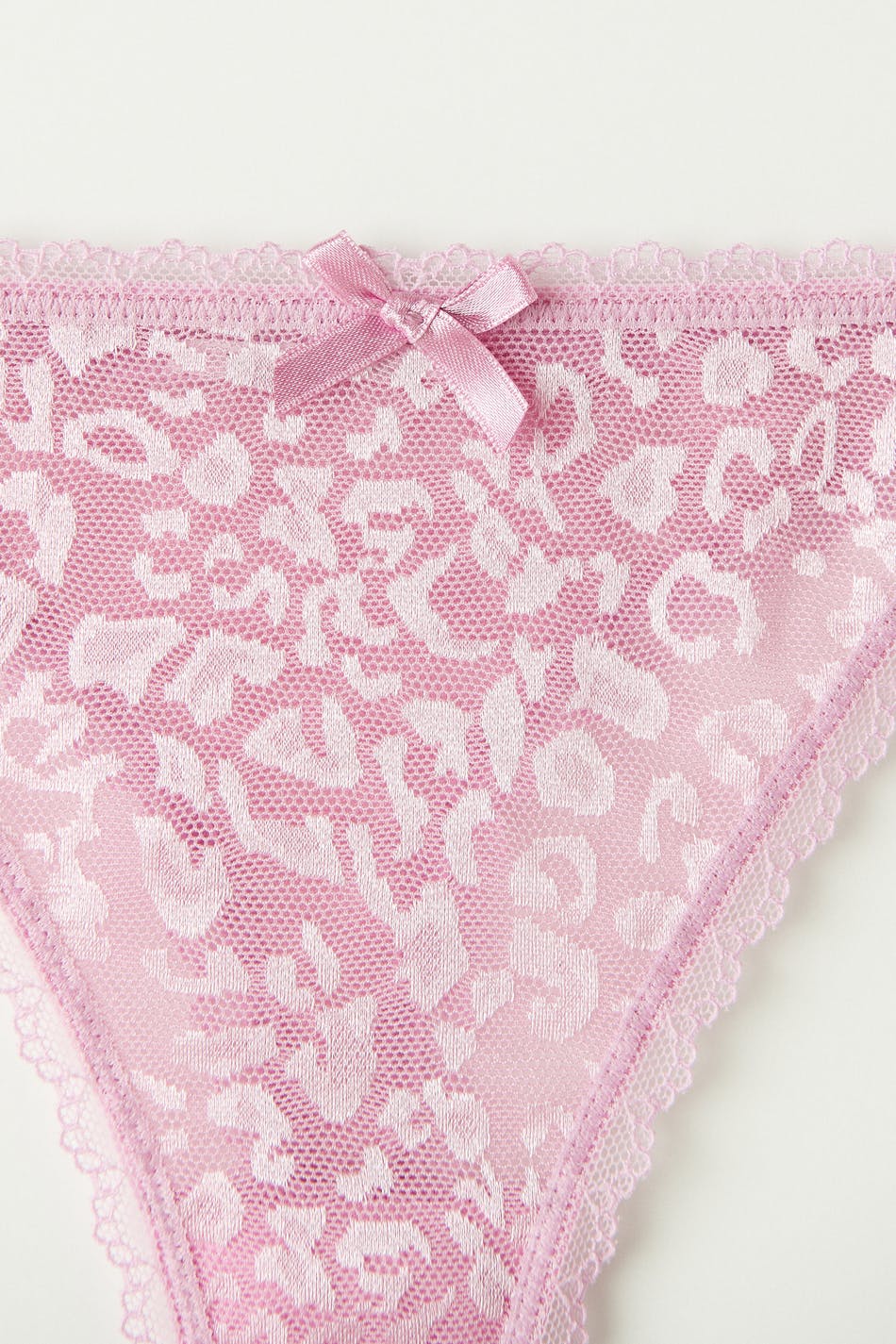 Leo lace thong