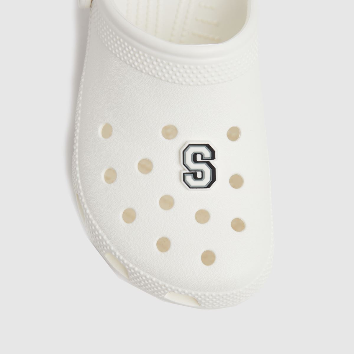 Crocs fehér és fekete S betűs jibbitz papucs