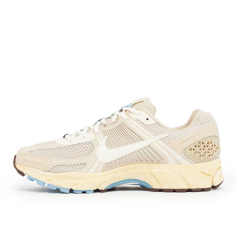 NIKE Zoom Vomero 5 