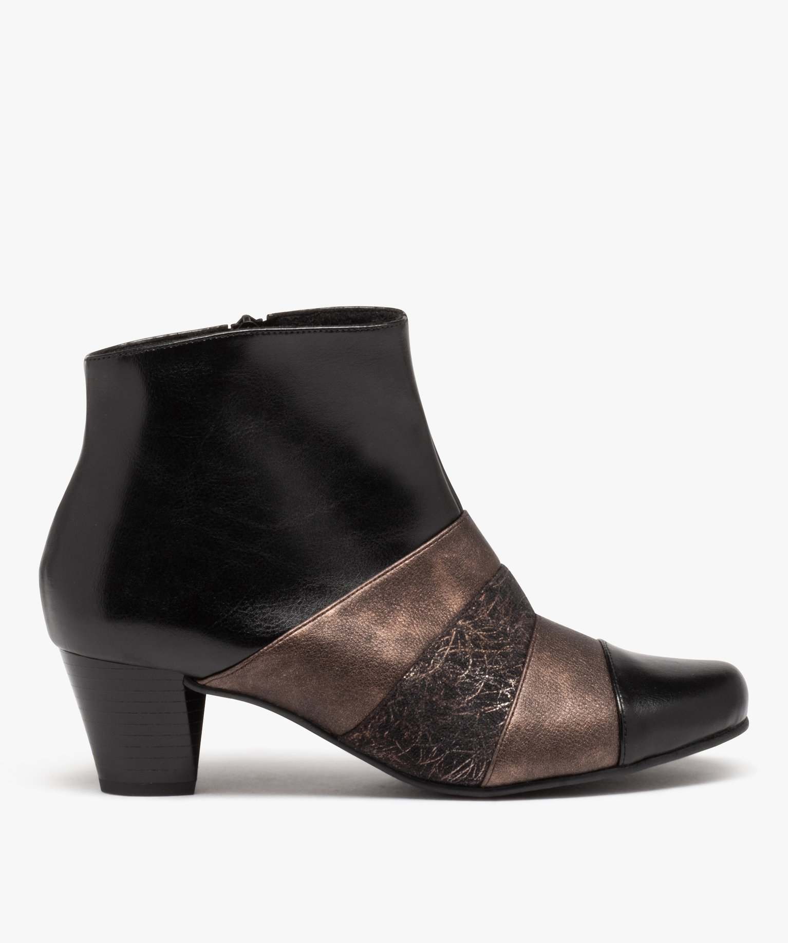 Boots femme confort à talon et bout pointu avec détails métallisés