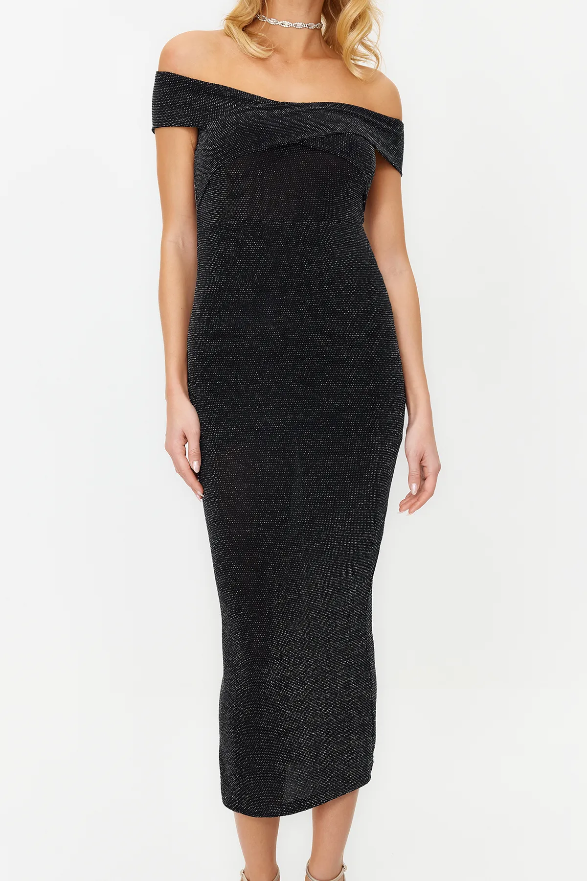Trendyol Collection  Schwarz-Graues, tailliertes, glitzerndes Fenster/Ausschnitt, detailliertes glitzerndes, elegantes Abendkleid TPRSS24EL00033