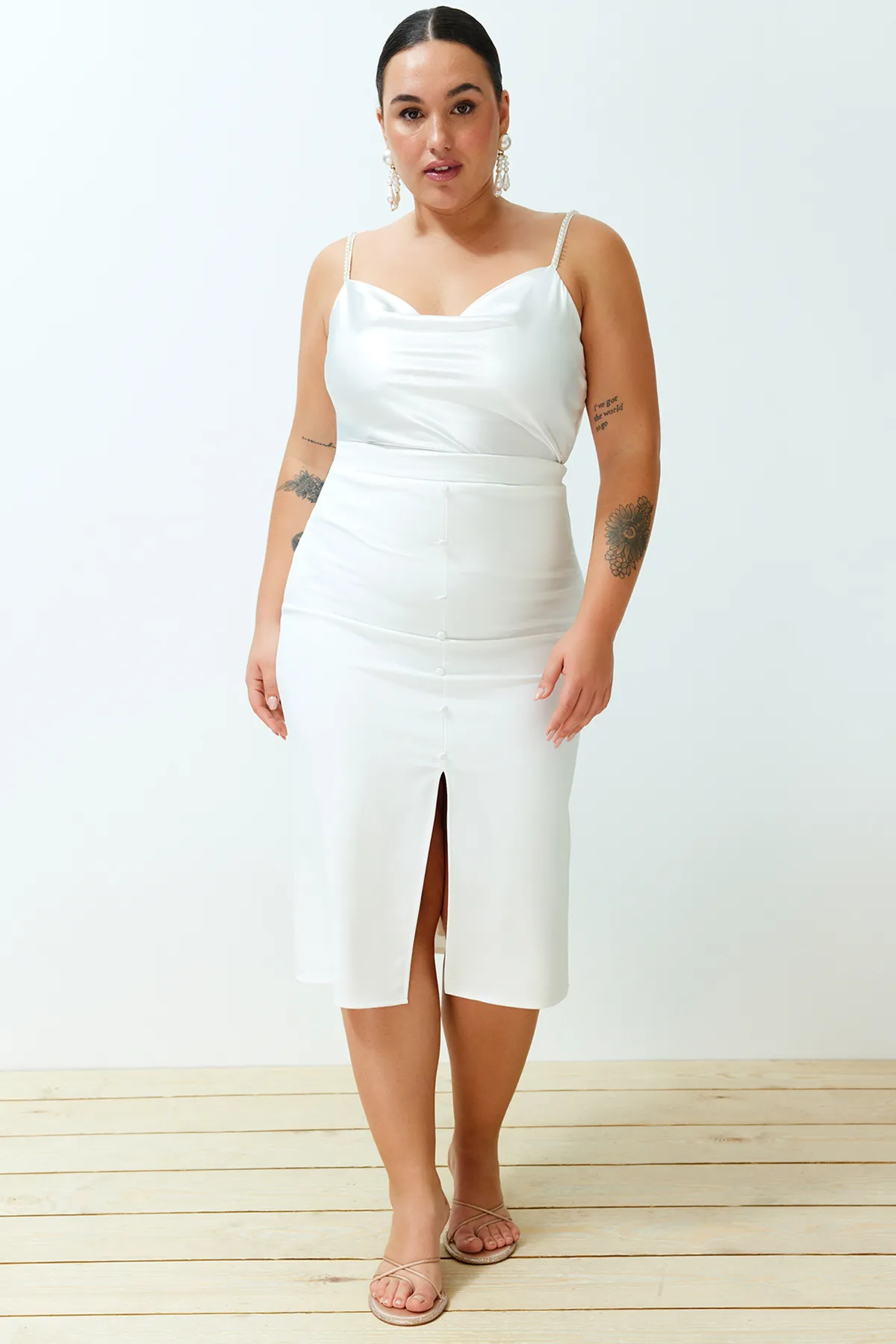 Trendyol Curve  Weißer, gewebter Braut-Bleistiftrock mit hoher Taille TBBSS24AZ00036