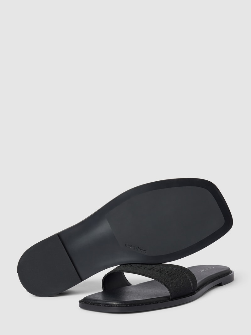 Slides mit Label-Details Modell 'SQUARED' in schwarz