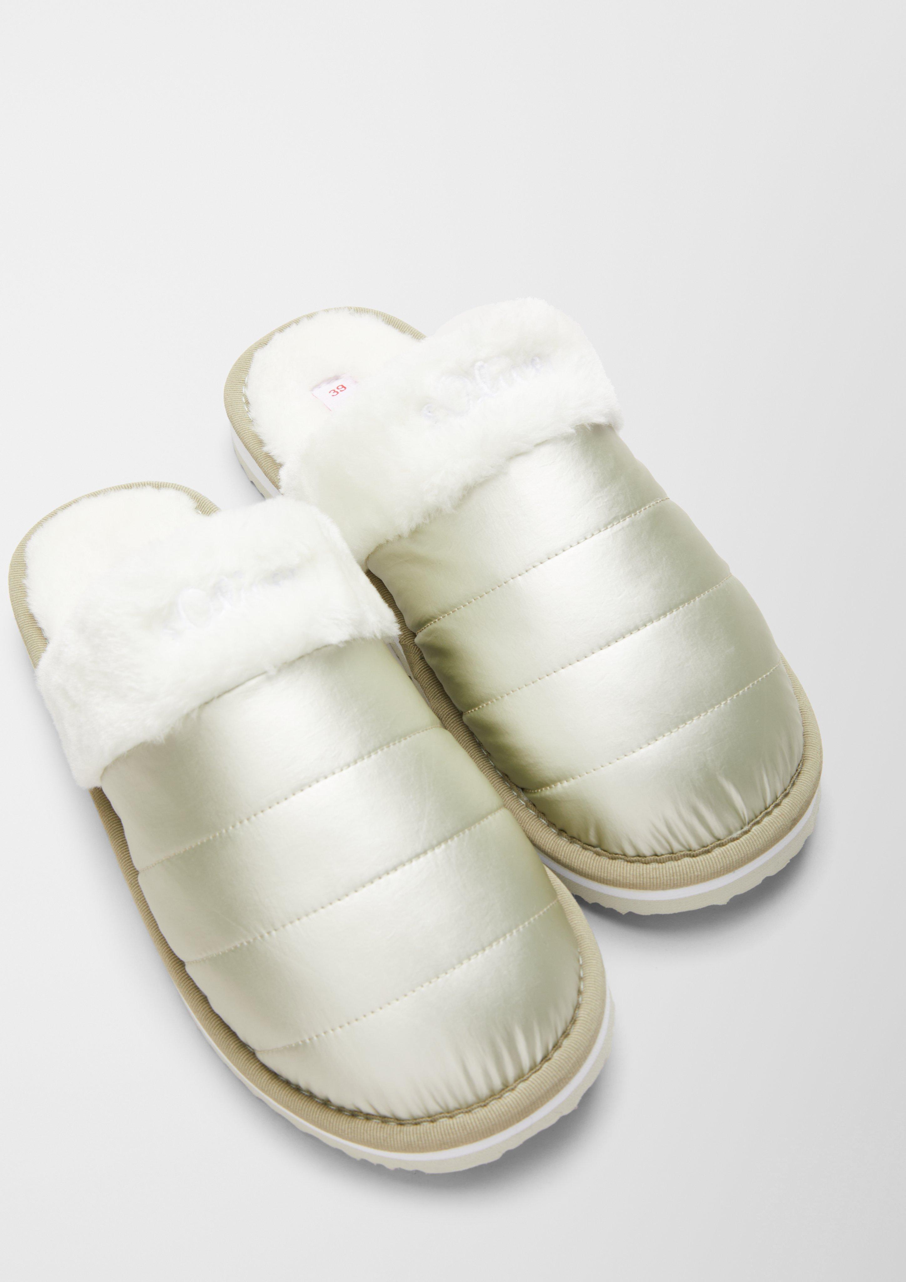 Pantoffeln im Metallic-Look  101.207.104.27102-400