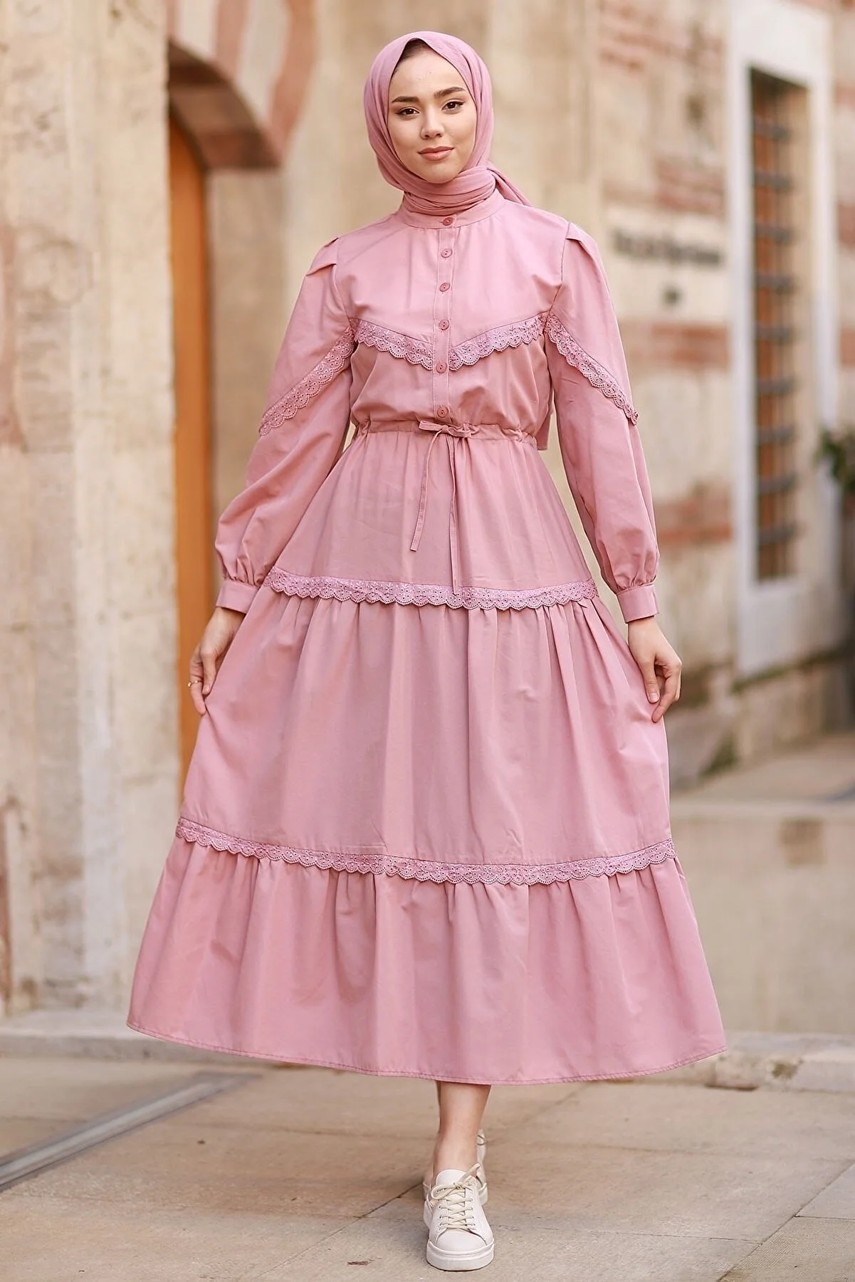 InStyle  Hijab-Kleid mit Guipure-Detail und Ballonärmeln – Dusty Rose