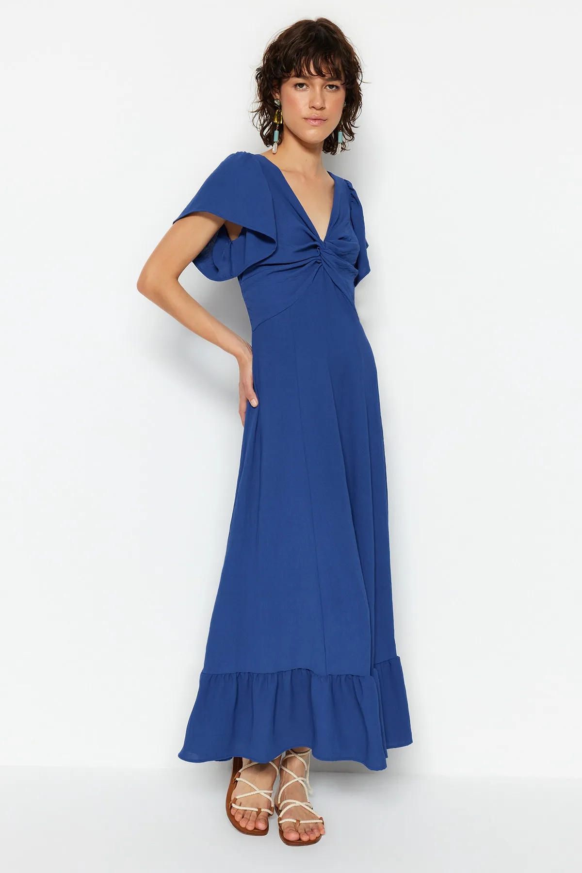 Trendyol Collection  Indigofarbenes Maxikleid mit gewebtem Volant und detailliertem Webmuster TWOSS23EL02065