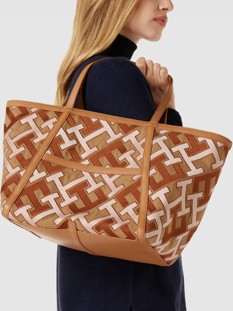 Shopper mit Allover-Logo in camel
