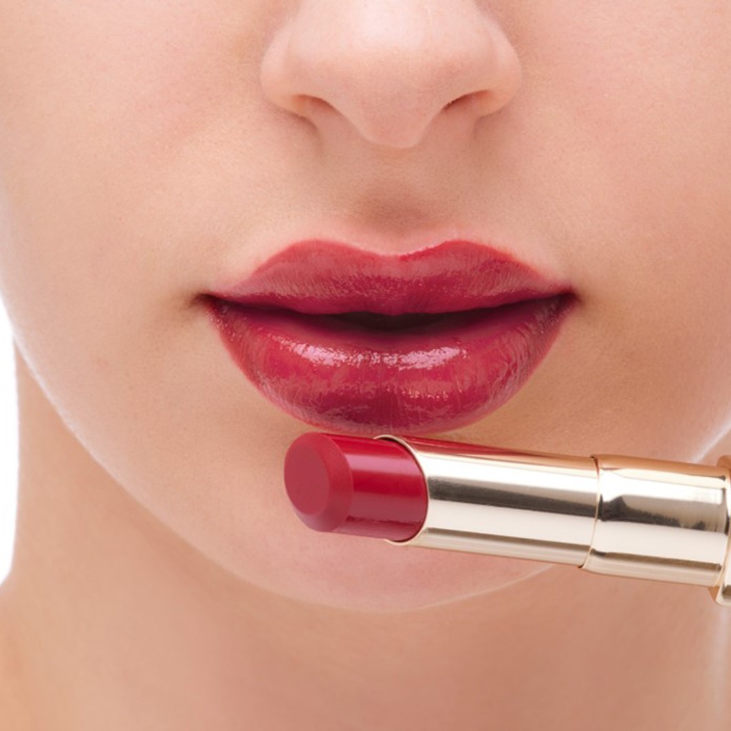 Lápiz labial voluminizador de larga duración SENSAI