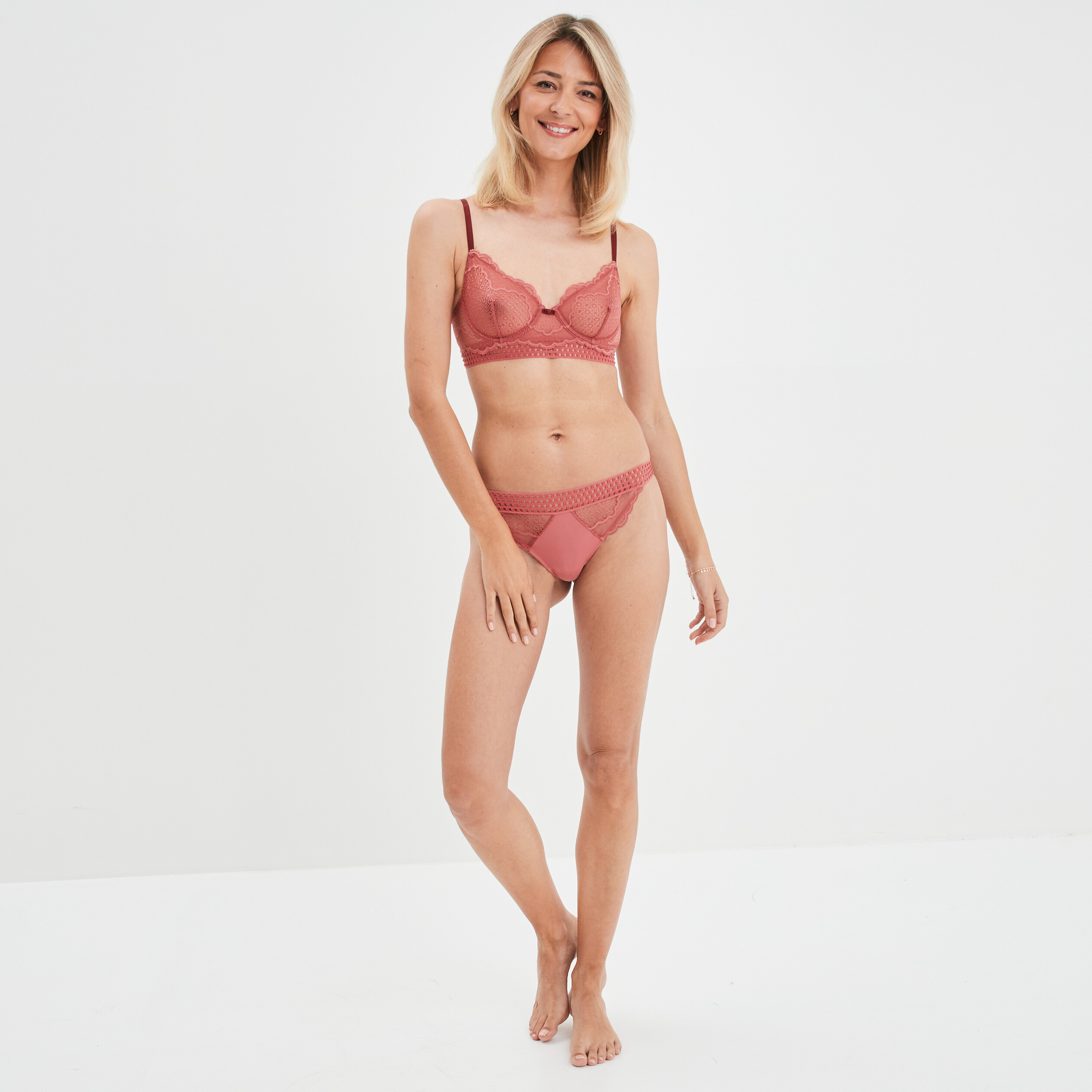 Soutien-gorge emboîtant dentelle rose poudrée femme | La Halle