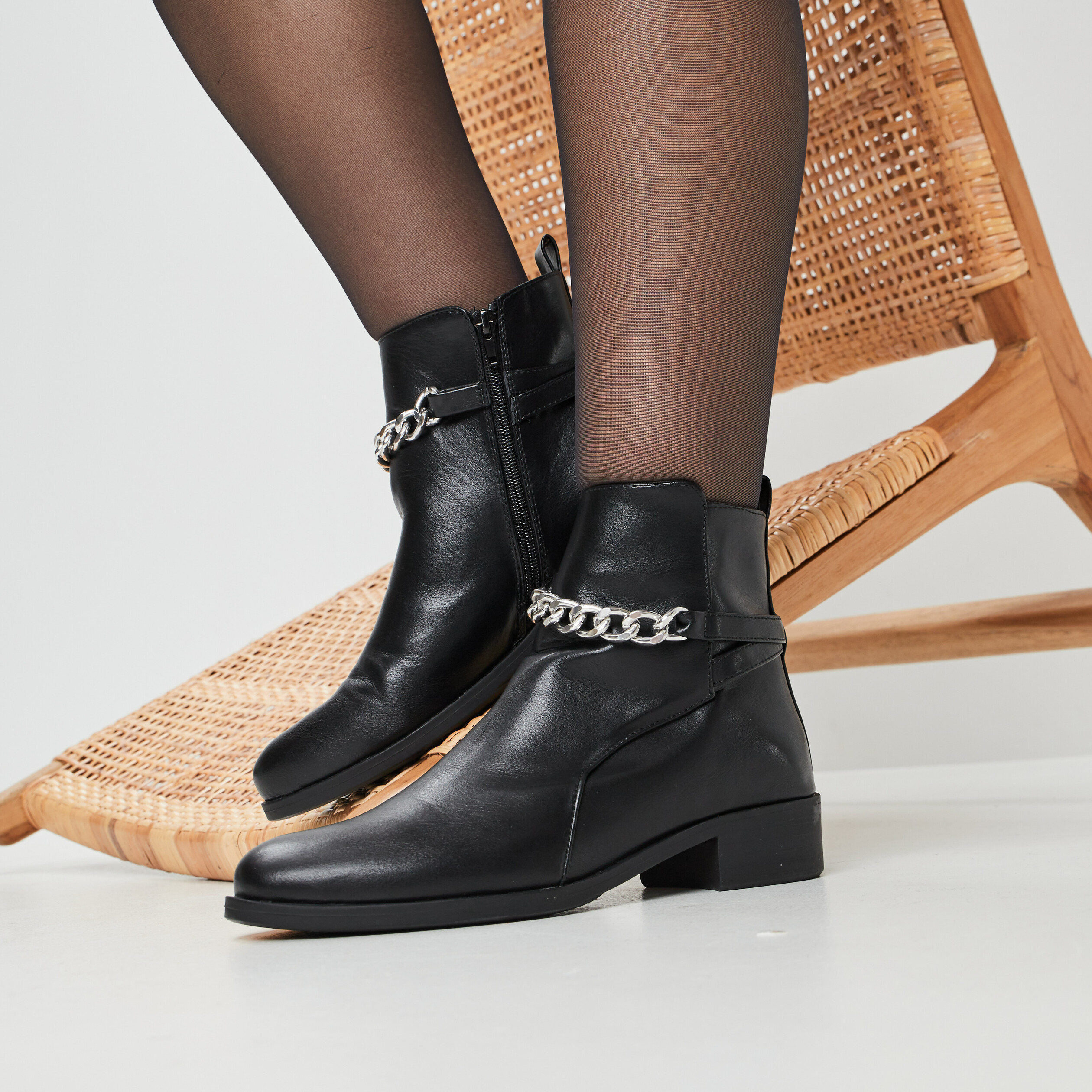Bottines à détails chaînes noir femme | La Halle