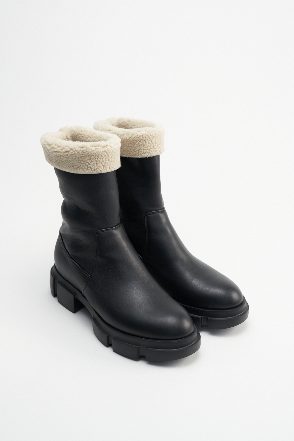 CPH668 vegan teddy nappa black