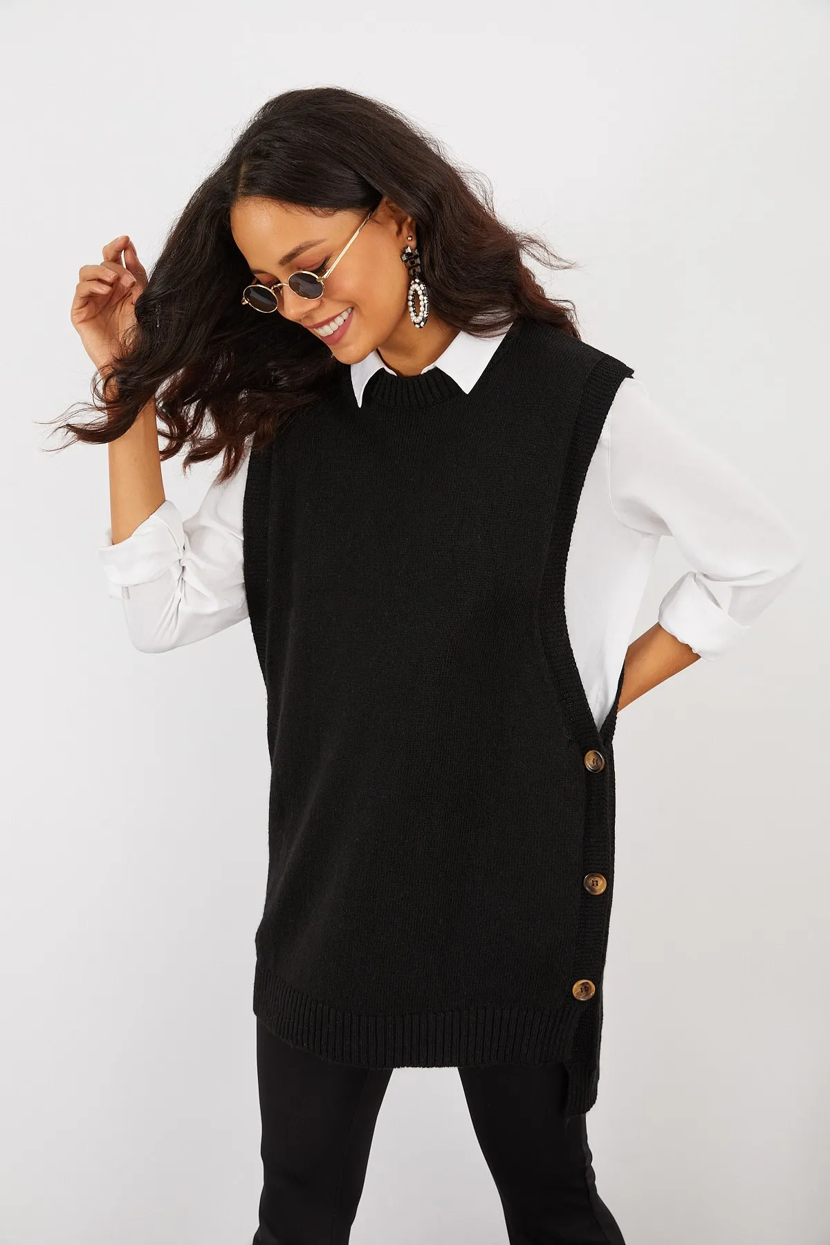 Cool & Sexy  Schwarze, seitlich geknöpfte, ärmellose Stricktunika für Damen YV75