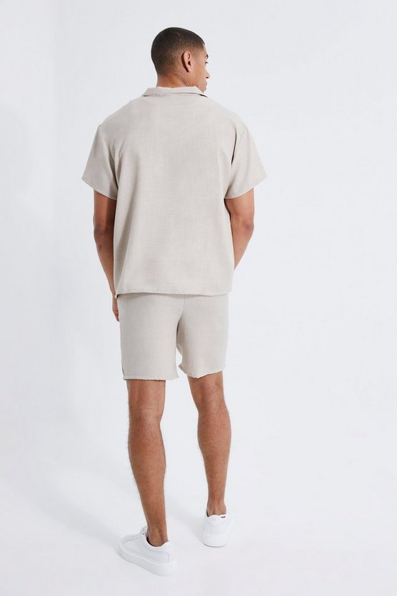 Kastiges Leinen-Hemd und Shorts