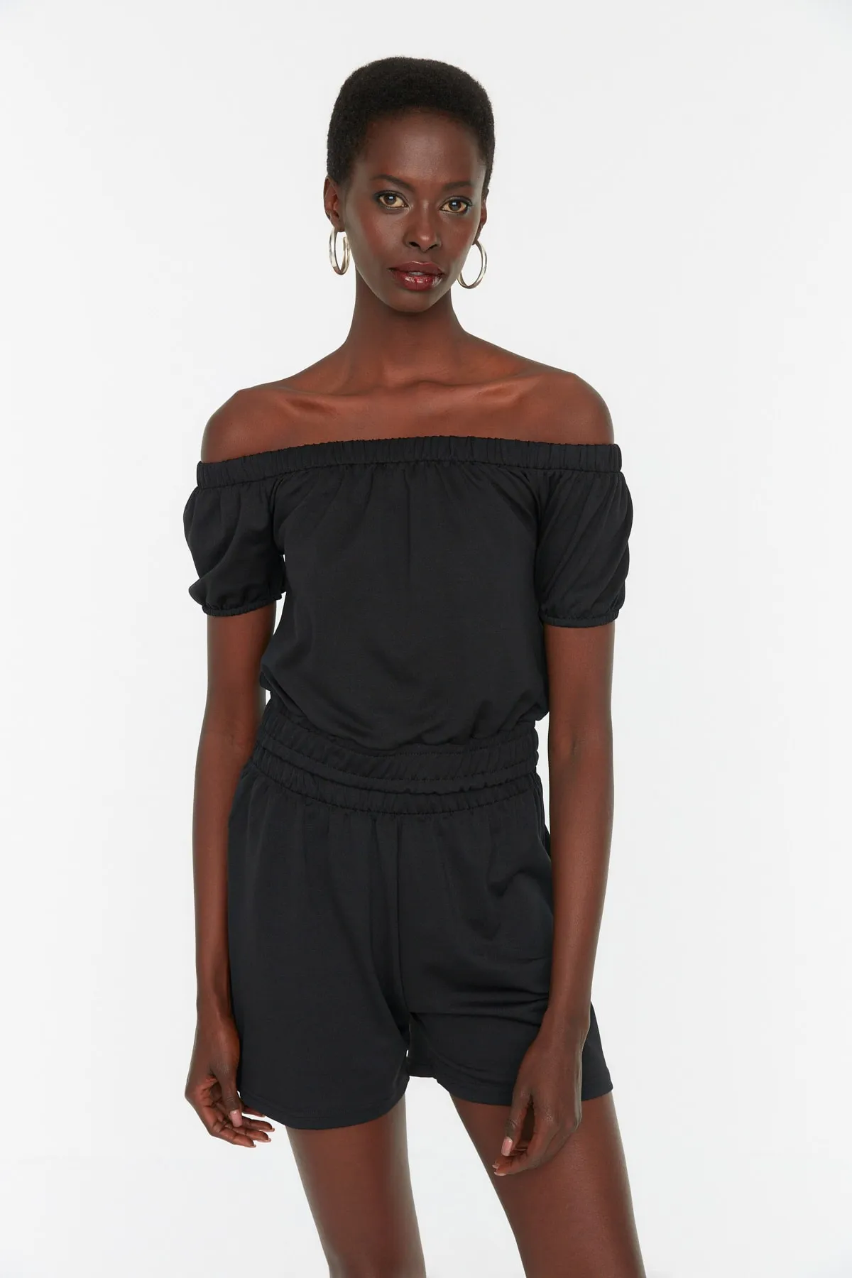 Trendyol Collection  Schwarzes Crêpe-Carmen-Kragen-Crop-Top und Shorts-Strick-Unterteil-Top-Set TWOSS22AU00009