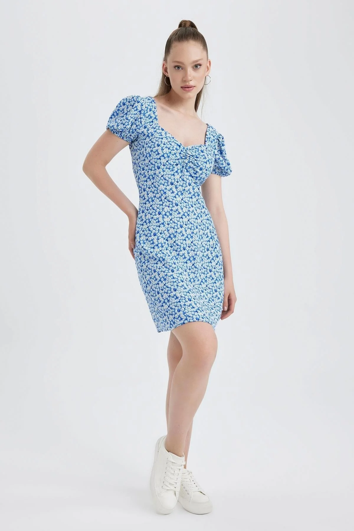 DeFacto  Coool Sweetheart Neck Floral Maroken Kurzarm Minikleid A9484ax23sm