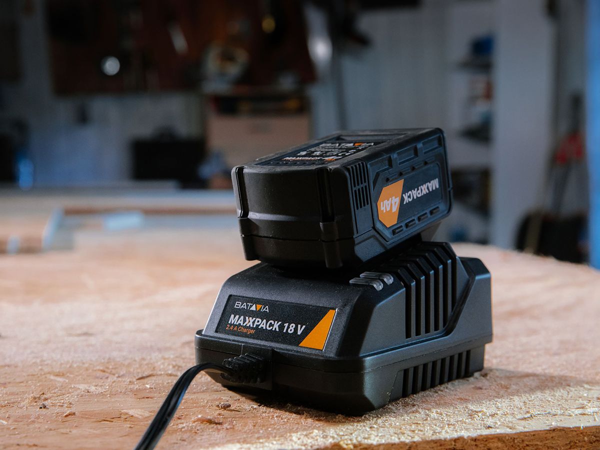 Batavia Maxxpack 18 Volt 2.4 Ah Ladegerät