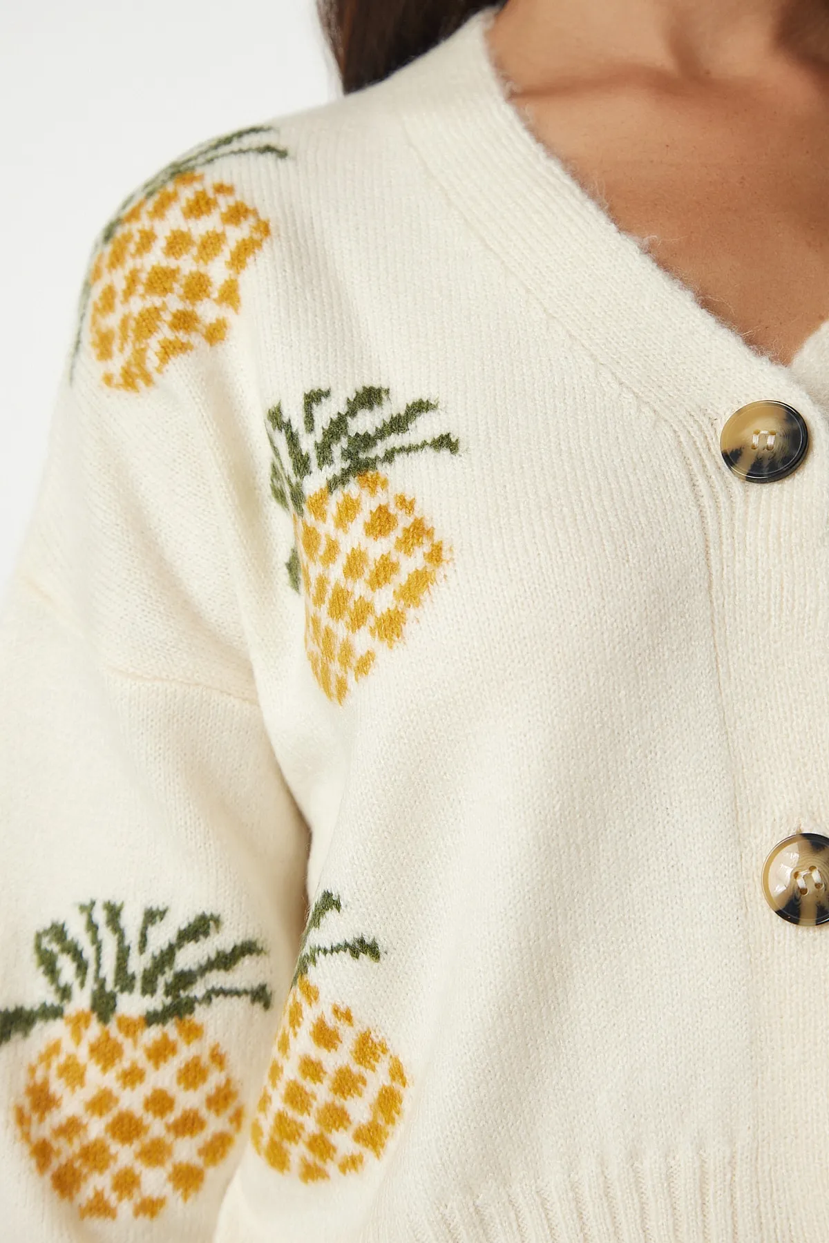 Happiness İstanbul  Cremefarbene, senffarbene Strickjacke mit Muster für Damen BV00101