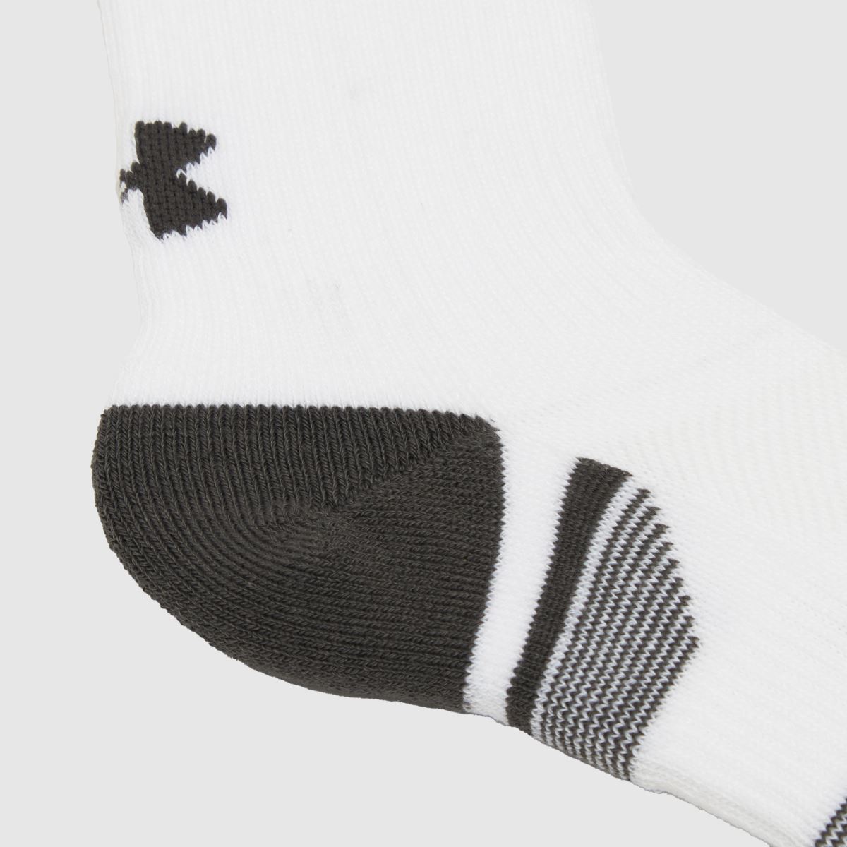 Under Armour – Vita och grå barnstrumpor – 3-pack