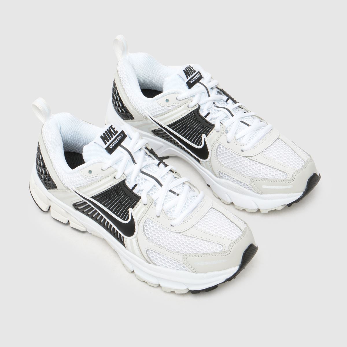 Nike vita och svarta Vomero 5 Youth-träningsskor