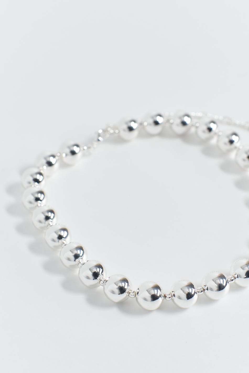 Silver pearl necklace