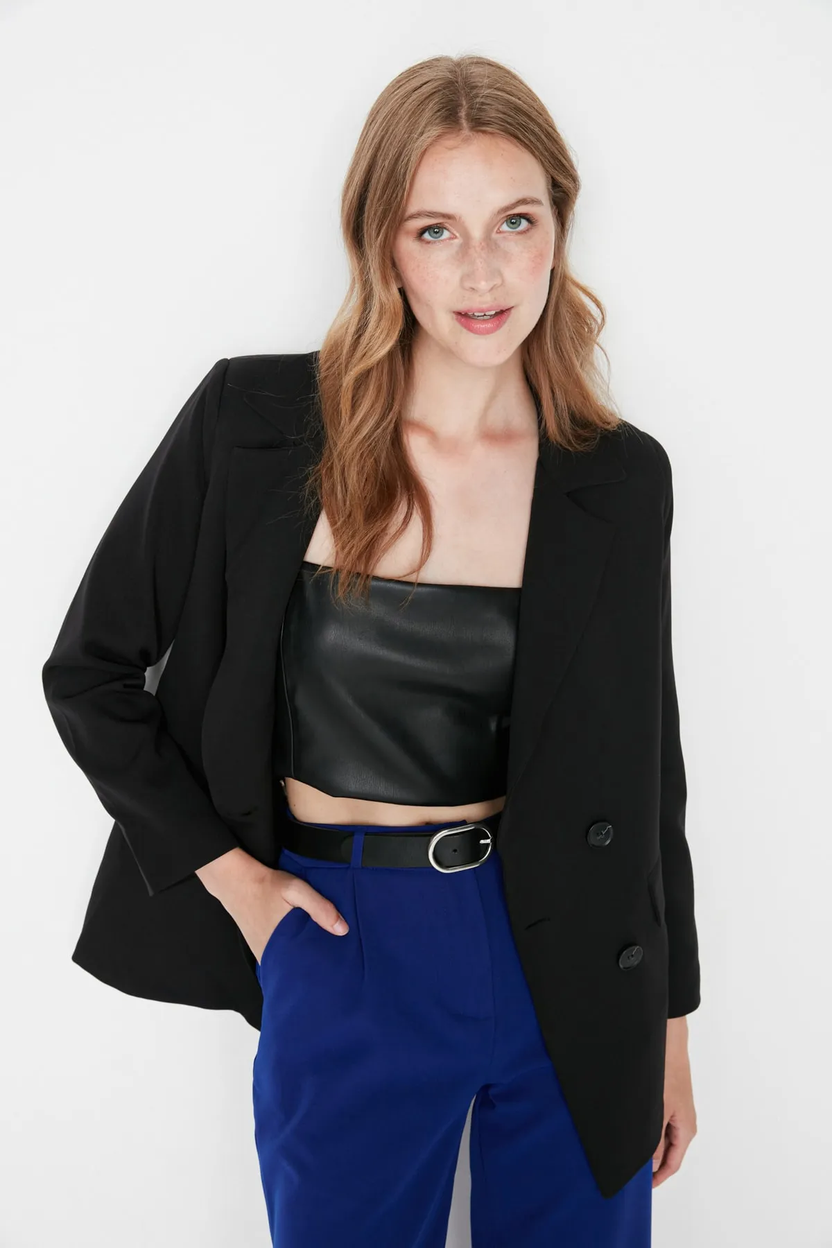 Trendyol Collection  Schwarze, gefütterte, geknöpfte, gewebte Blazerjacke TWOAW21CE0272