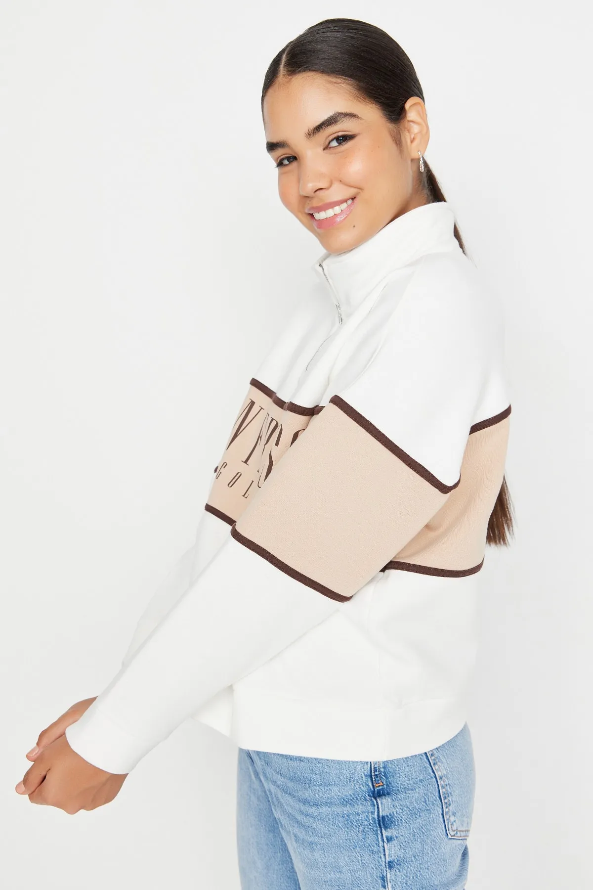 Trendyol Collection  Ecru Basic Bedrucktes Sweatshirt aus dickem Fleece-Strick TWOAW23SW00117