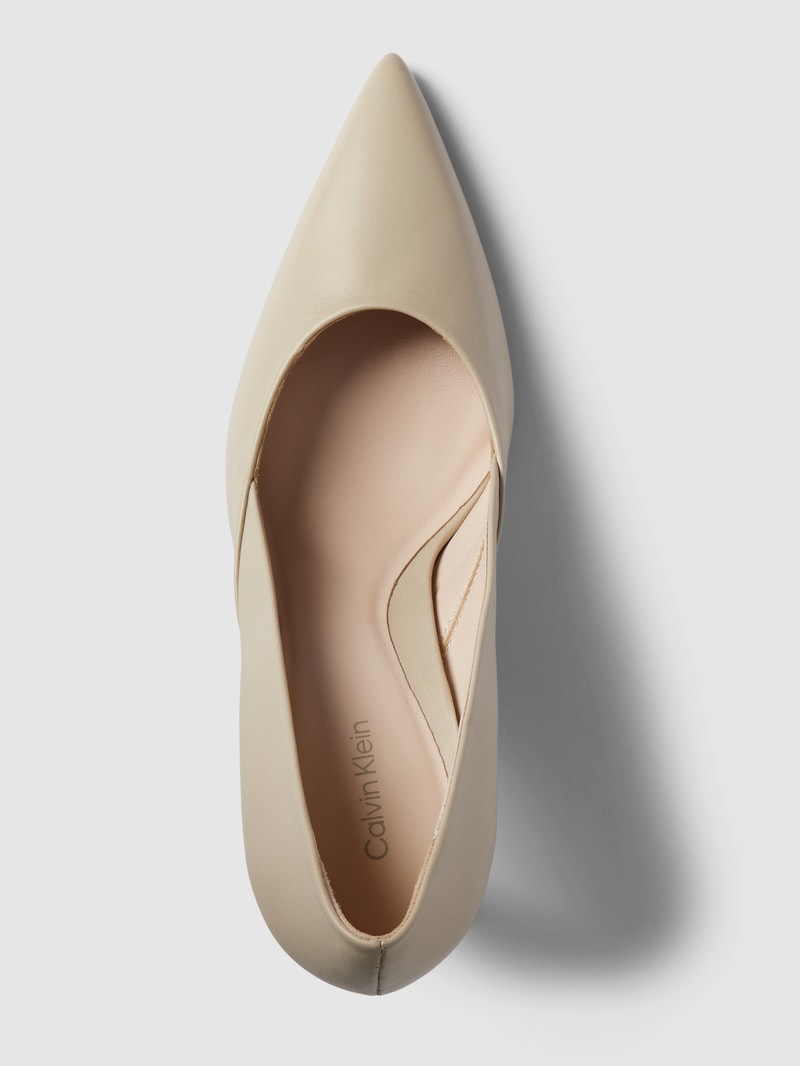 Pumps aus Leder mit spitzer Form in beige