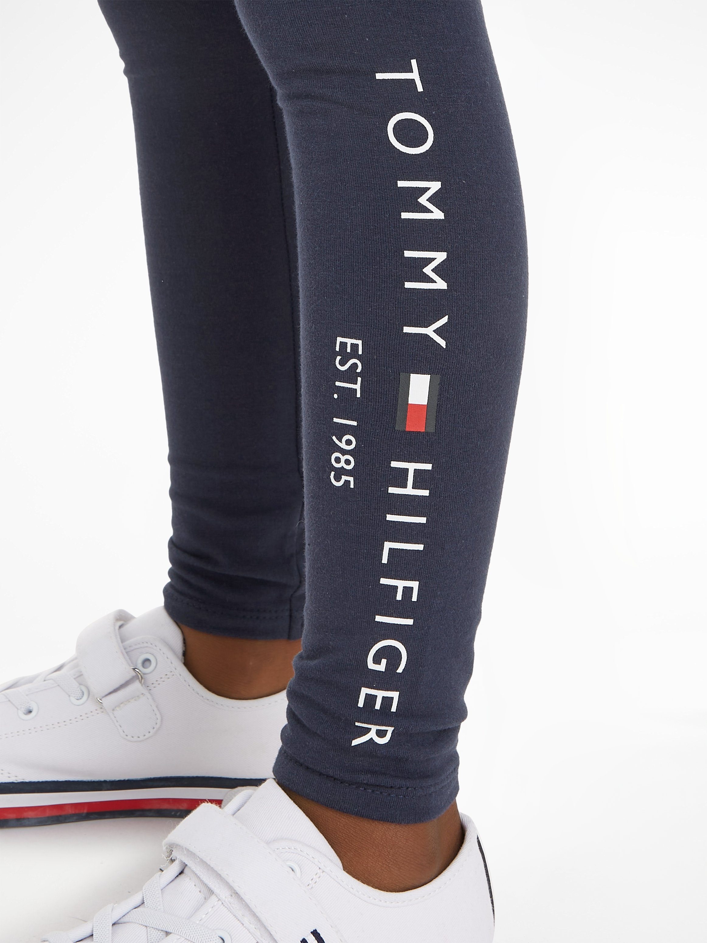 Tommy Hilfiger Leggings ESSENTIAL LEGGING mit Tommy Hiflger Logo-Schriftzug auf dem linken Bein