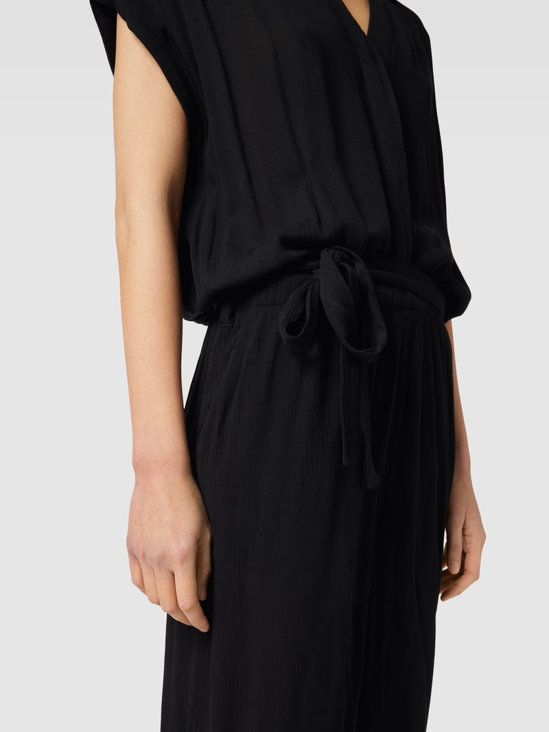 Jumpsuit mit Bindegürtel in schwarz