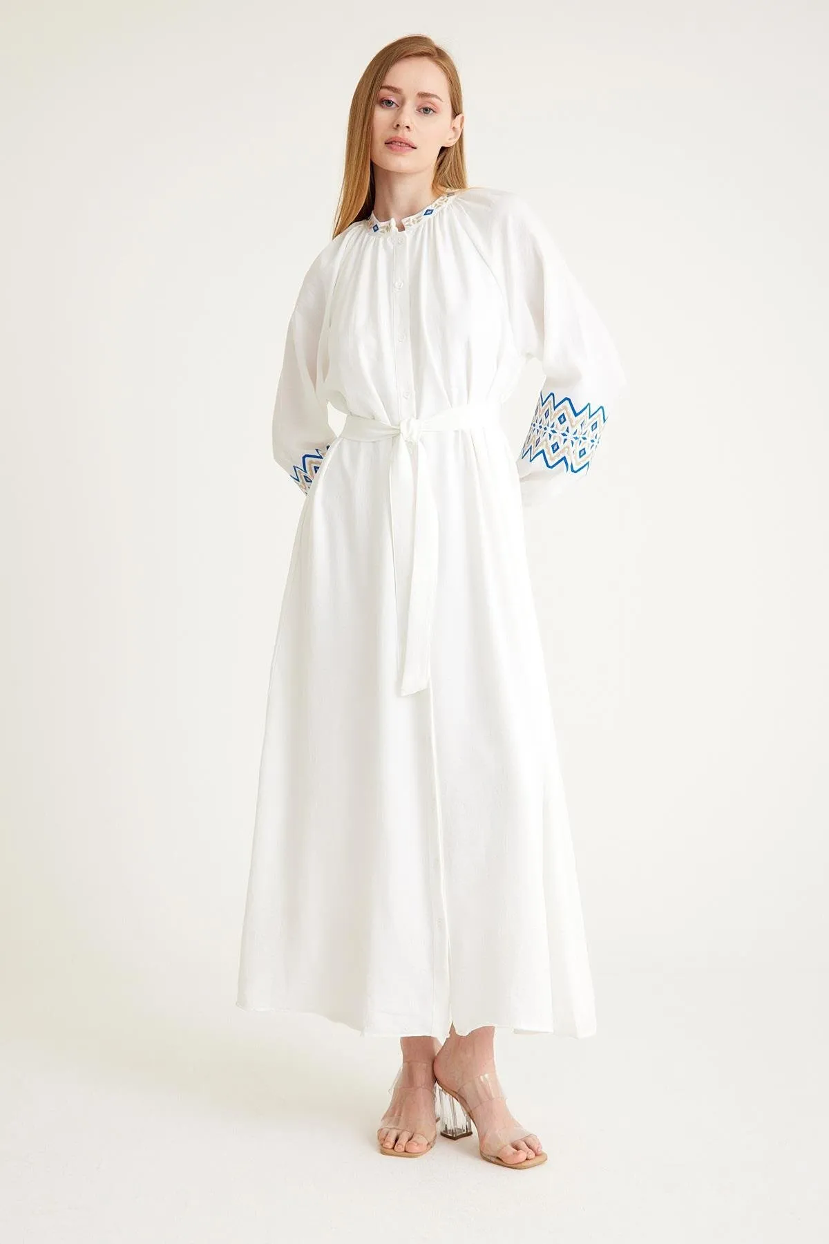 Olcay  WEISSES Kleid mit Chief-Kragen und Stickerei-Details 2604-EY