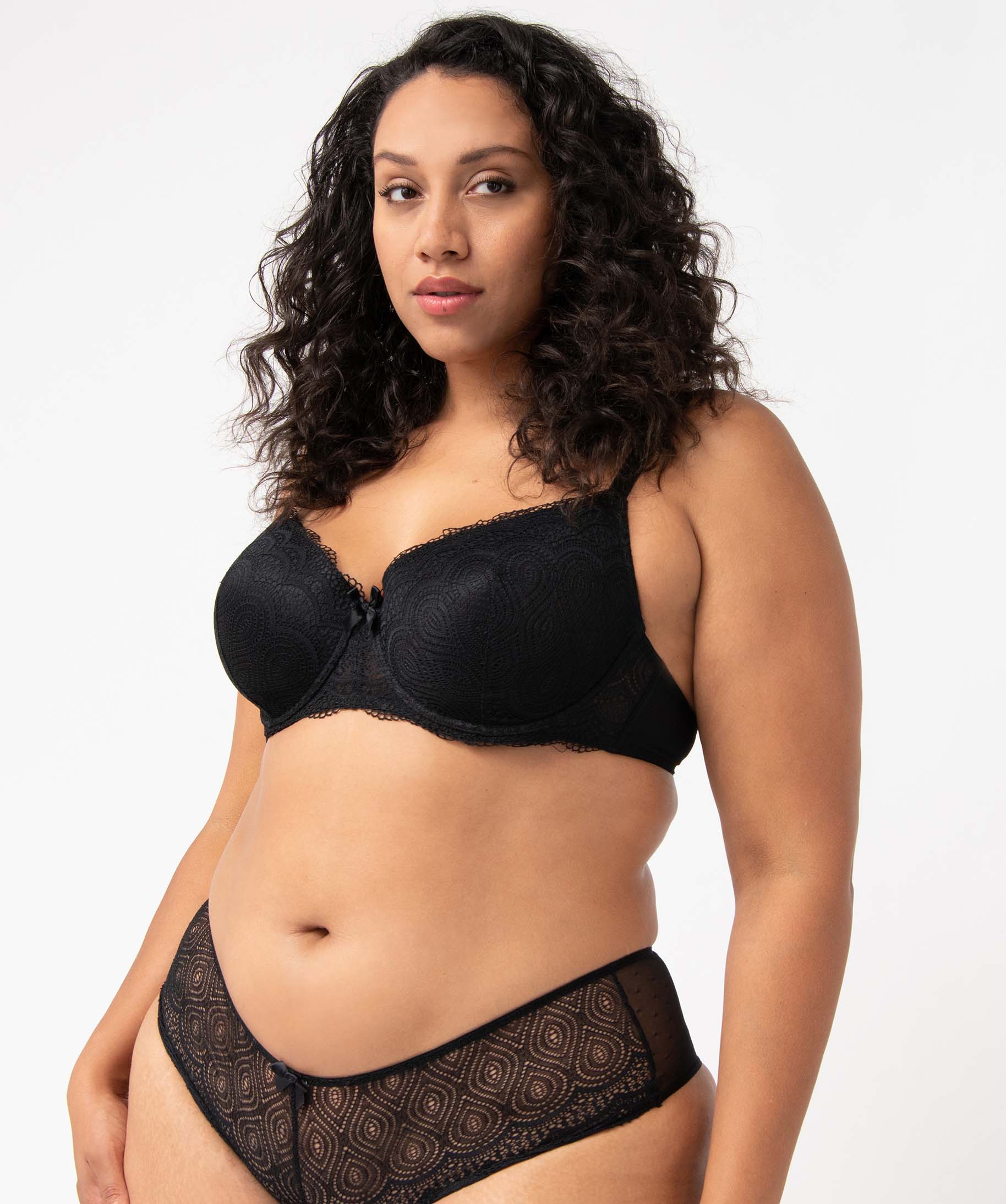 Soutien-gorge grande taille à armatures et coques fines noir | GEMO