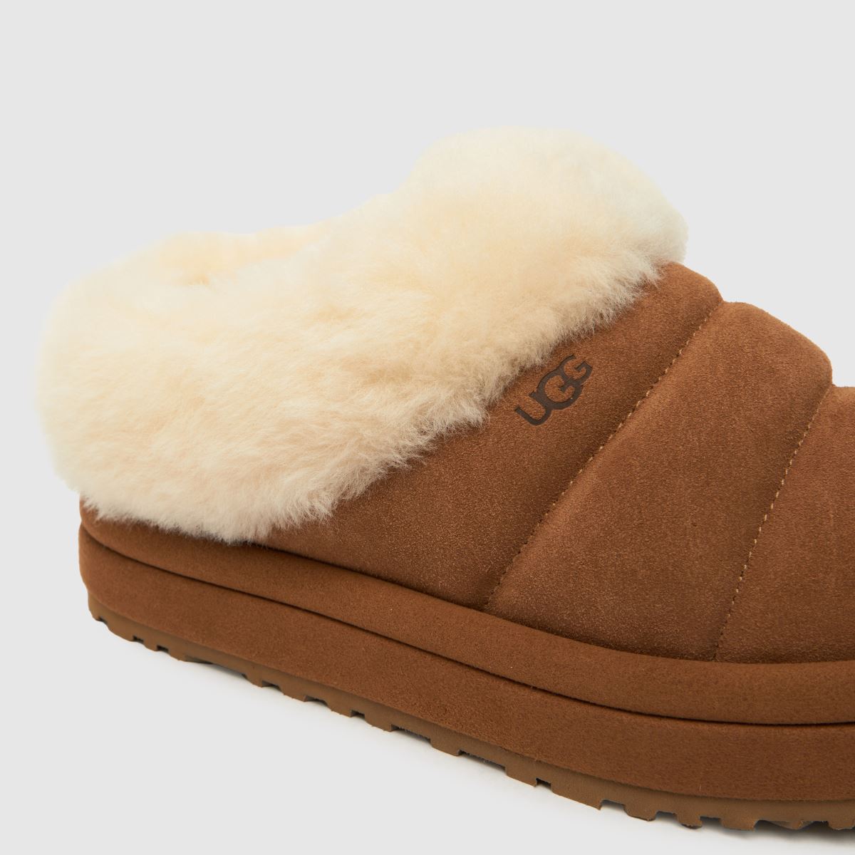 Otroški copati UGG s kostanjevo barvo tazzlita