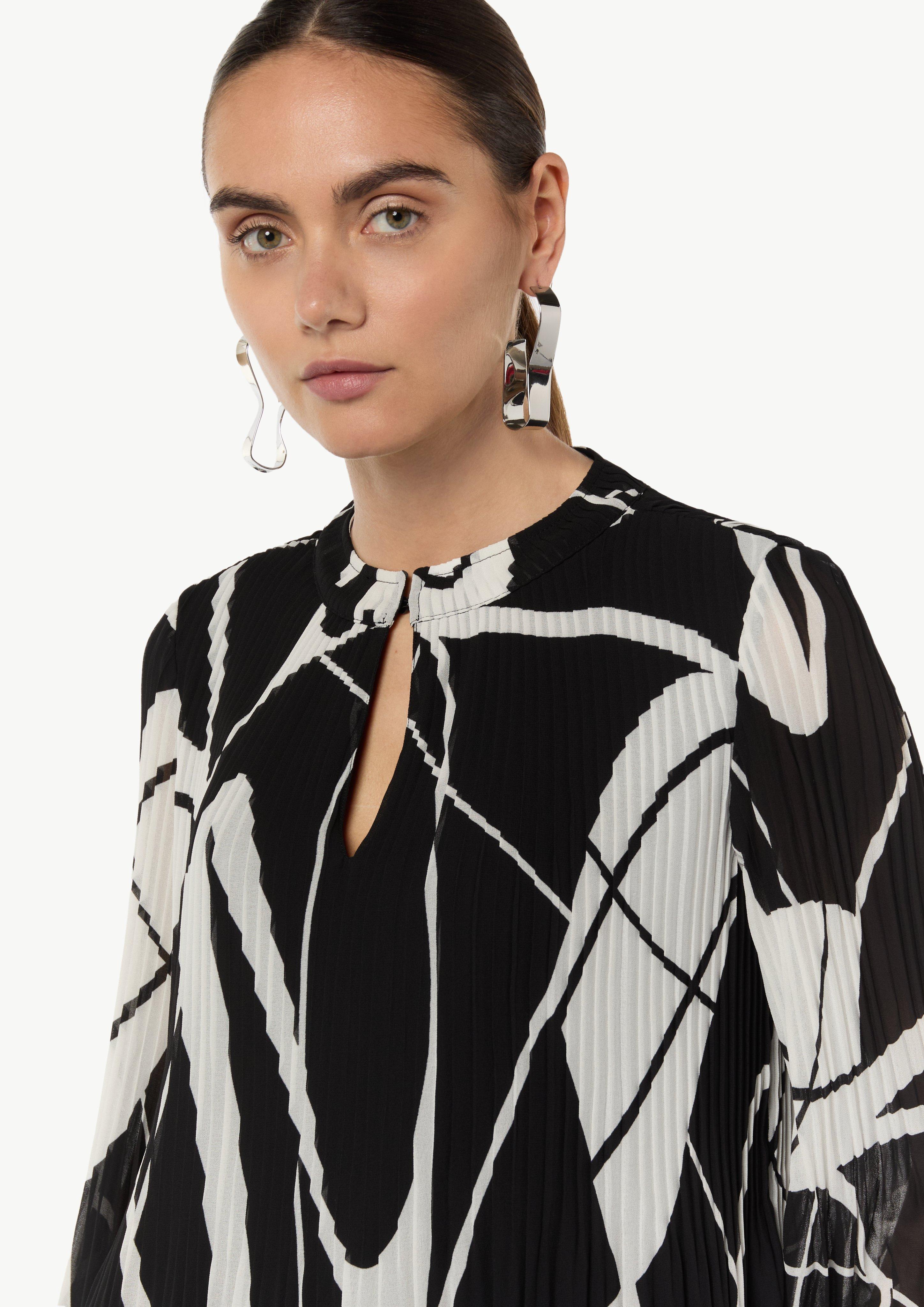 Bluse mit Plisseefalten - schwarz