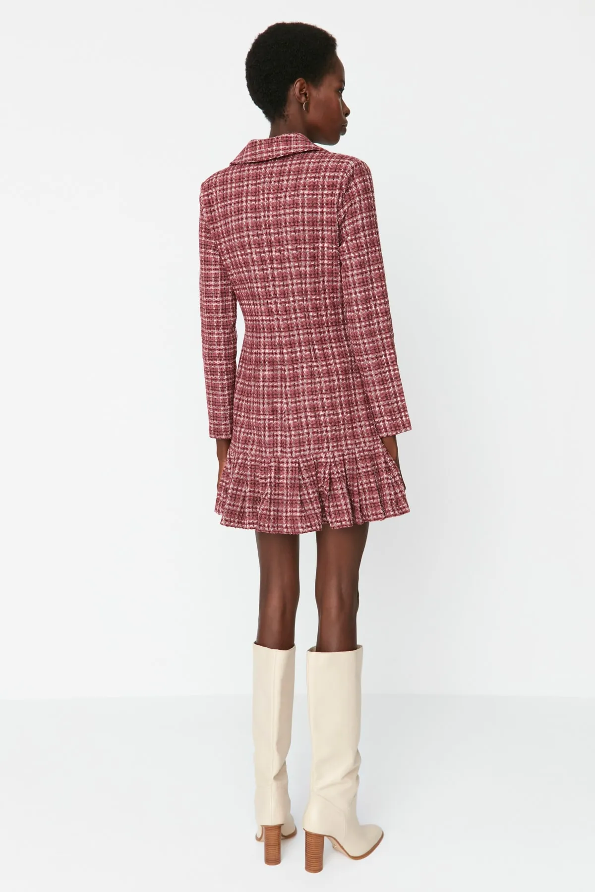 Trendyol Collection  Mehrfarbiges Kleid aus gewebtem Tweed mit Volants und Knöpfen und Volants TWOAW23EL00870