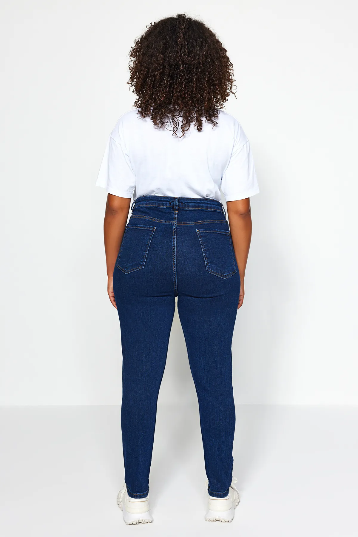 Trendyol Curve  Dunkelblaue, dehnbare Skinny-Jeans mit hoher Taille TBBSS22JE0075