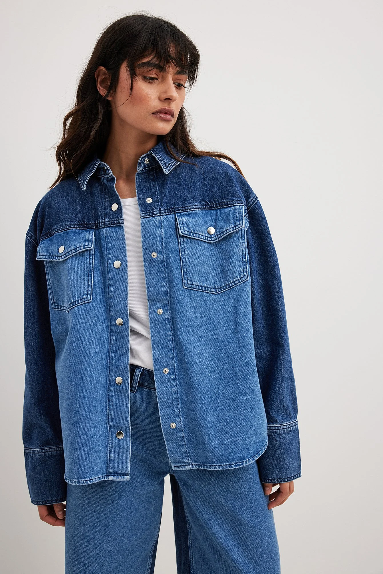 Zweifarbiges Jeanshemd