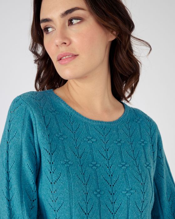 Pull maille ajourée et fleurs