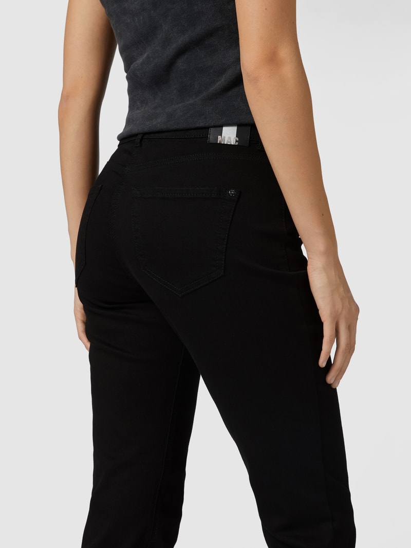 Slim Fit Jeans mit Reißverschlusstasche in schwarz