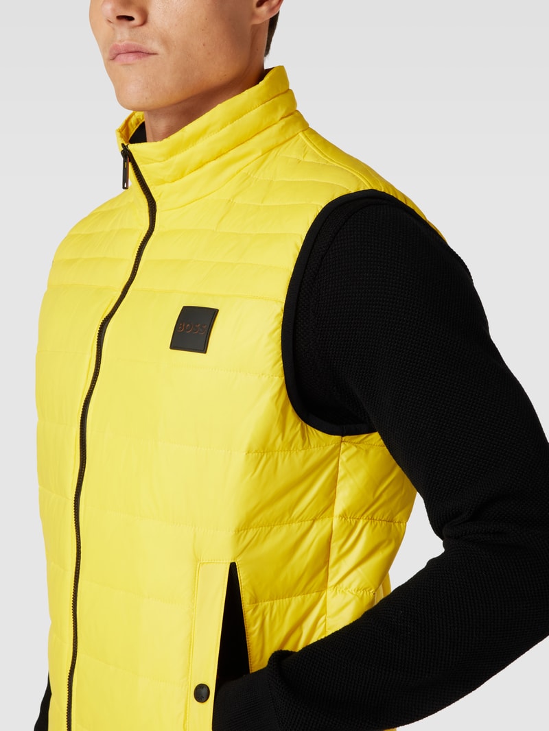 Steppweste mit Label-Patch Modell 'Odeno' in gelb